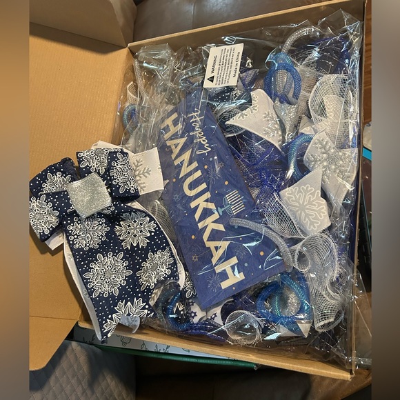 Happy Hanukkah🕎Chanukah🕎Lighted Door 18 inch Wreath w Bows🎀 - Picture 3 of 12